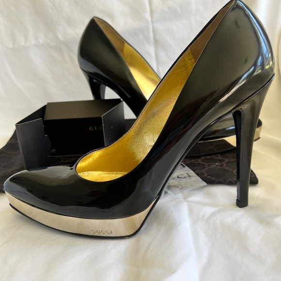 NWOT- Gucci Black Patent Leather Heels with Gold Trim - Picture 1 of 11